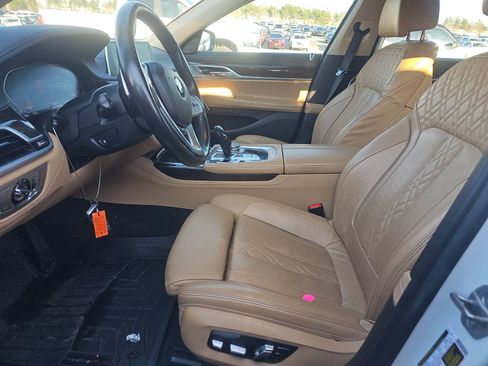 Used 2022 BMW 740i image 7