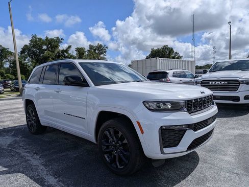 Used 2026 Jeep Grand Cherokee Limited AWD/4WD image 1