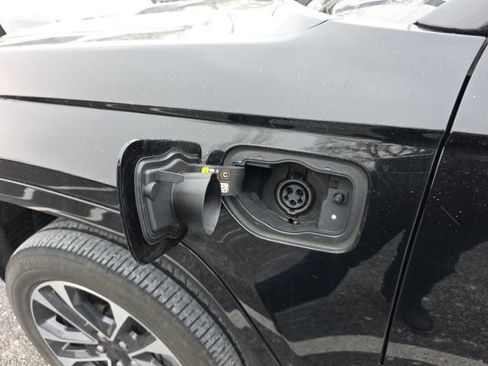 Used 2022 Jeep Grand Cherokee Overland w/ Advanced Protech Group III image 10