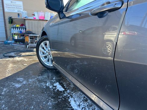 Used 2021 Toyota Camry LE image 27