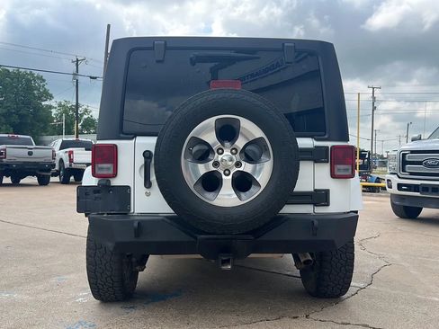 Used 2018 Jeep Wrangler Unlimited Sahara AWD/4WD image 10