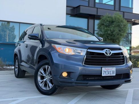 Used 2014 Toyota Highlander XLE FWD image 1