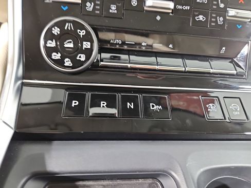 Certified 2025 Nissan Armada Platinum Reserve image 25