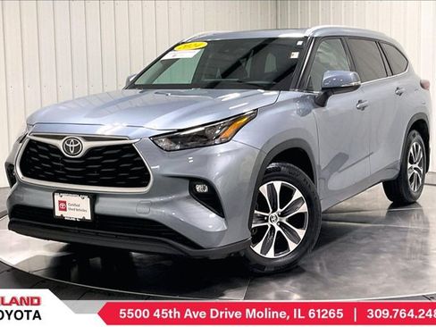 Certified 2024 Toyota Highlander XLE AWD/4WD image 1