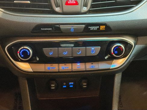 Used 2018 Hyundai Elantra GT image 22