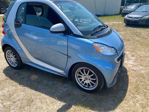 Used 2013 smart fortwo passion RWD image 3
