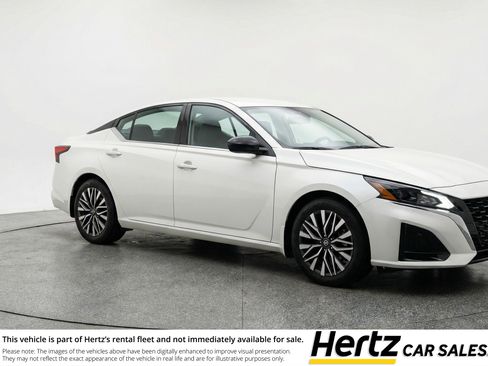 Used 2025 Nissan Altima 2.5 SV image 1