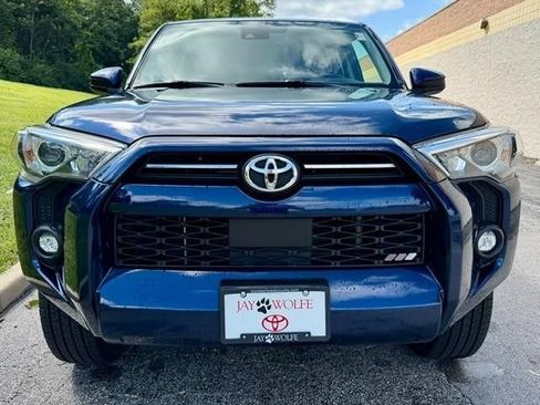 Used 2021 Toyota 4Runner SR5 AWD/4WD image 4