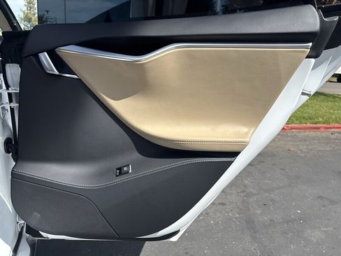 Used 2015 Tesla Model S 70 RWD image 33