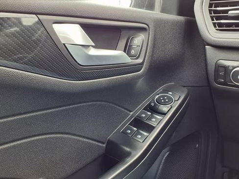 Used 2025 Ford Escape ST-Line Select AWD/4WD image 19