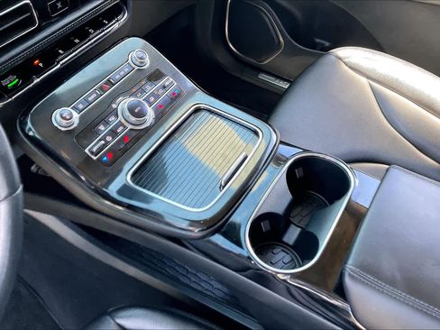 Used 2023 Lincoln Nautilus AWD w/ Premium Package image 15