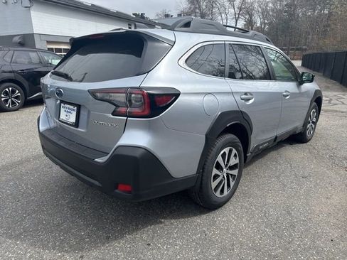 Used 2024 Subaru Outback Premium AWD/4WD image 3
