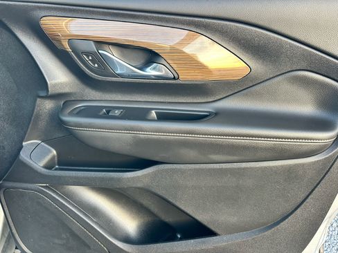 Used 2020 GMC Terrain SLE w/ Driver Convenience Package image 11