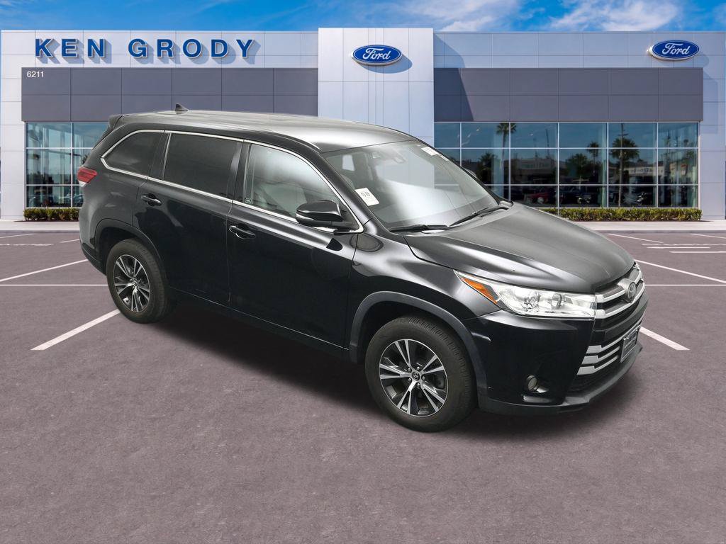 Used 2017 Toyota Highlander Plus w/ Carpet Mat Package FWD image 12