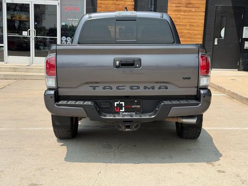 Used 2020 Toyota Tacoma TRD Off-Road w/ TRD Premium Off Road Package AWD/4WD image 12