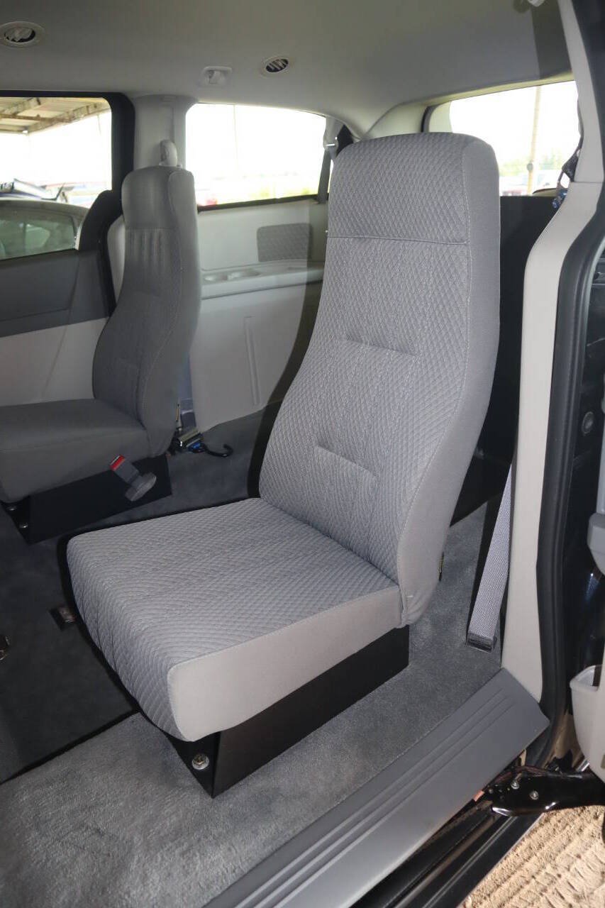 Used 2010 Dodge Grand Caravan SE FWD image 17