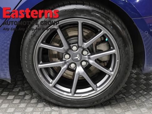 Used 2018 Tesla Model 3 Mid Range image 18