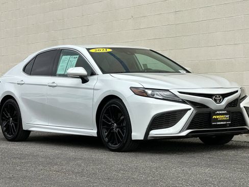 Used 2021 Toyota Camry XSE w/ Carpet Mat Package (TMS) FWD image 2