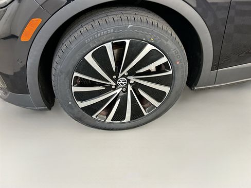 Used 2023 Volkswagen ID.4 Pro S Plus image 11