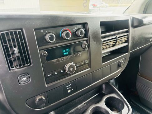 Used 2008 Chevrolet Express 2500 RWD image 11