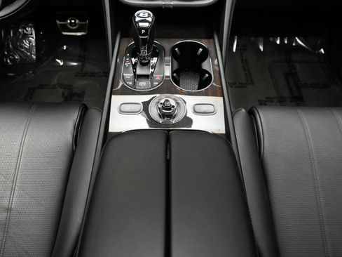 Used 2019 Bentley Bentayga AWD/4WD image 9