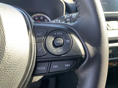 Used 2022 Toyota RAV4 XLE Premium image 20