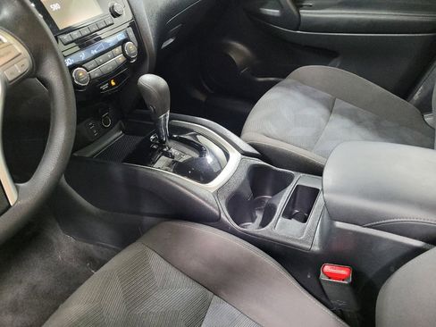 Used 2016 Nissan Rogue SV AWD/4WD image 26