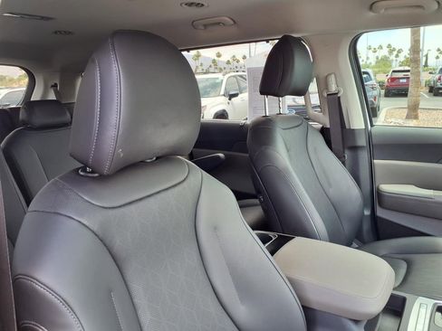 Used 2026 Kia Carnival EX FWD image 19