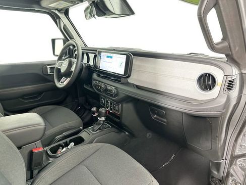 Used 2025 Jeep Wrangler Sahara 4xe image 29