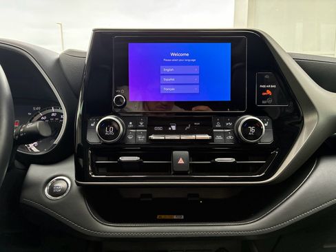 Used 2023 Toyota Highlander XLE AWD/4WD image 24