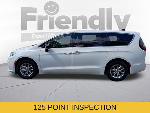 Used 2025 Chrysler Pacifica Select FWD image 8
