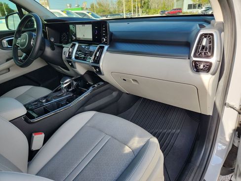 Used 2023 Kia Sorento SX image 10