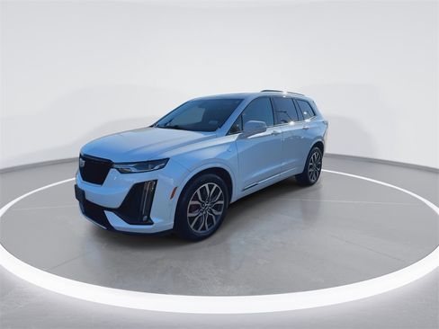 Used 2024 Cadillac XT6 Sport image 4