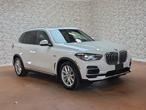 Used 2022 BMW X5 xDrive45e image 2