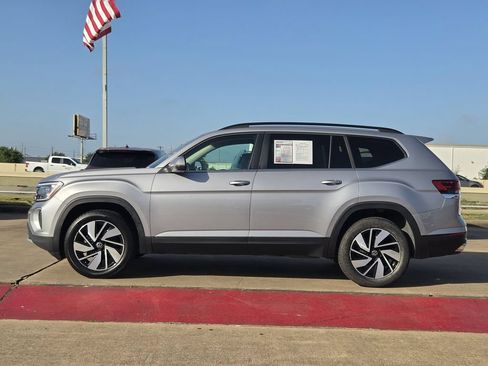 Used 2025 Volkswagen Atlas SE AWD/4WD image 6