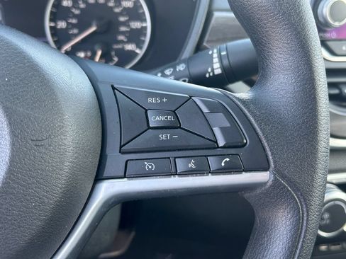 Used 2025 Nissan Altima 2.5 SV FWD image 18