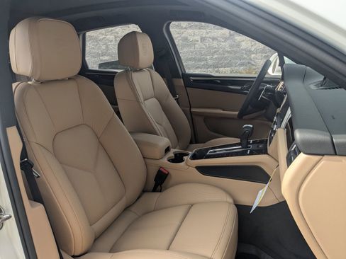 New 2026 Porsche Macan AWD/4WD image 26