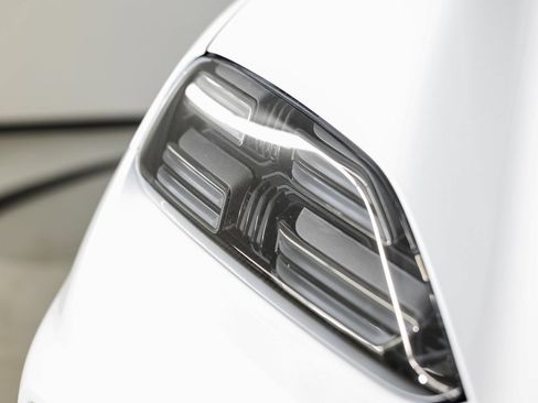 Certified 2026 Porsche Macan Electric RWD image 13