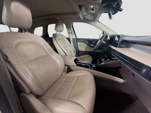 Used 2022 Lincoln Corsair FWD w/ Premium Package image 18