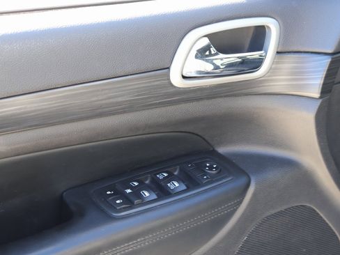 Used 2019 Jeep Grand Cherokee Laredo image 21