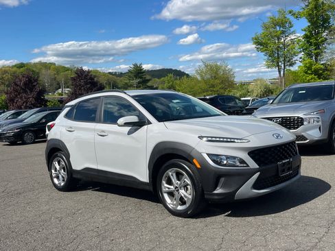 Used 2023 Hyundai Kona SEL AWD/4WD image 1
