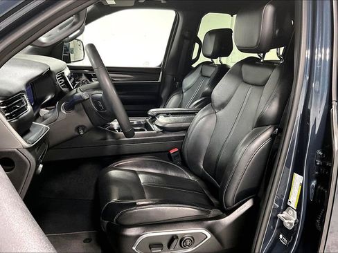 Used 2023 Jeep Wagoneer 4WD w/ Convenience Group I image 31