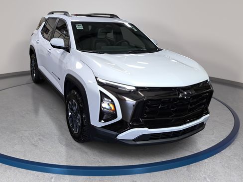Used 2026 Chevrolet Equinox ACTIV w/ Convenience Package III FWD image 3