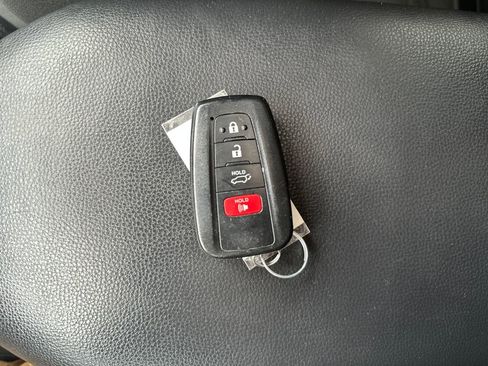 Used 2021 Toyota RAV4 XLE w/ Convenience Package AWD/4WD image 22