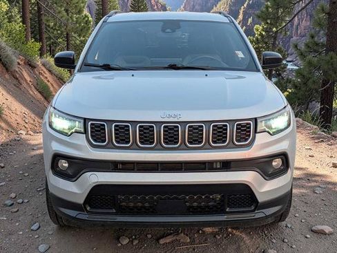 Used 2024 Jeep Compass Latitude AWD/4WD image 9