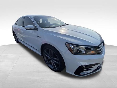 Used 2017 Volkswagen Passat 1.8T R-Line FWD image 12