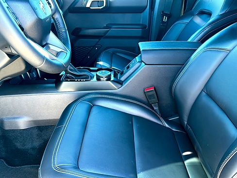 Used 2025 Ford Bronco Outer Banks AWD/4WD image 13