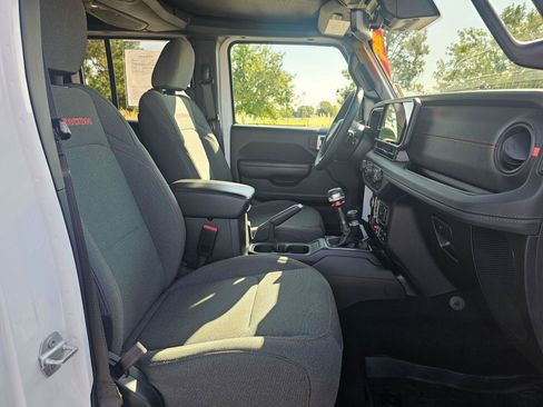 Used 2024 Jeep Wrangler Unlimited Rubicon w/ Technology Group AWD/4WD image 10
