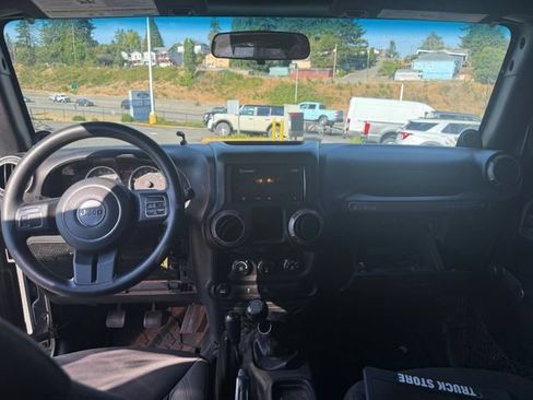 Used 2014 Jeep Wrangler Unlimited Sport w/ Max Tow Package AWD/4WD image 5
