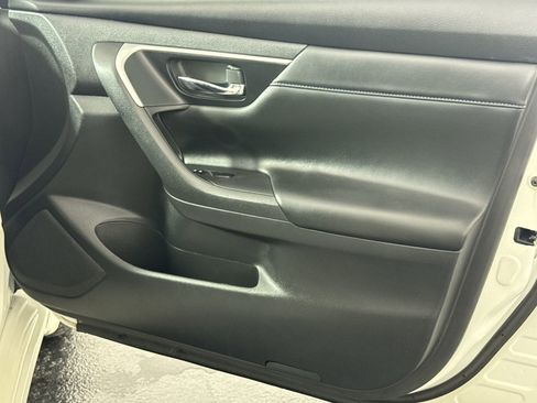 Used 2017 Nissan Altima 2.5 SR w/ LED Appearance Package image 35